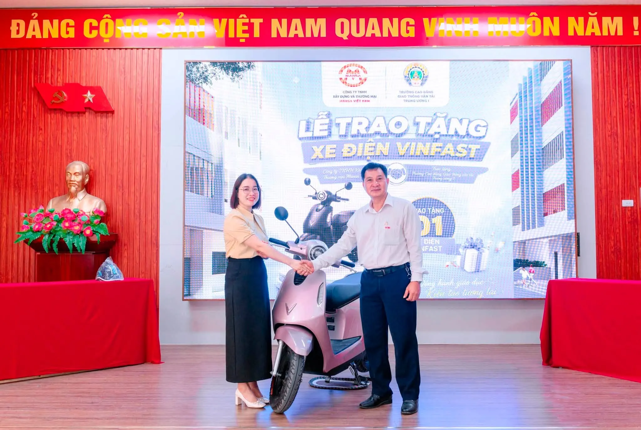 MANSA Trao Tặng Xe Đến Trường Lần 2 – Đồng Hành Cùng Nhà Trường, Tiếp Sức Sinh Viên